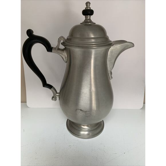 Vintage Oneida Heirloom Pewter Teapot Black Bakelite Handle - Picture 4 of 8